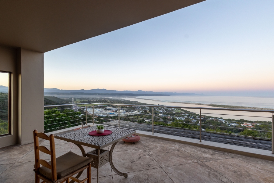 7 Bedroom Property for Sale in Bowtie Western Cape